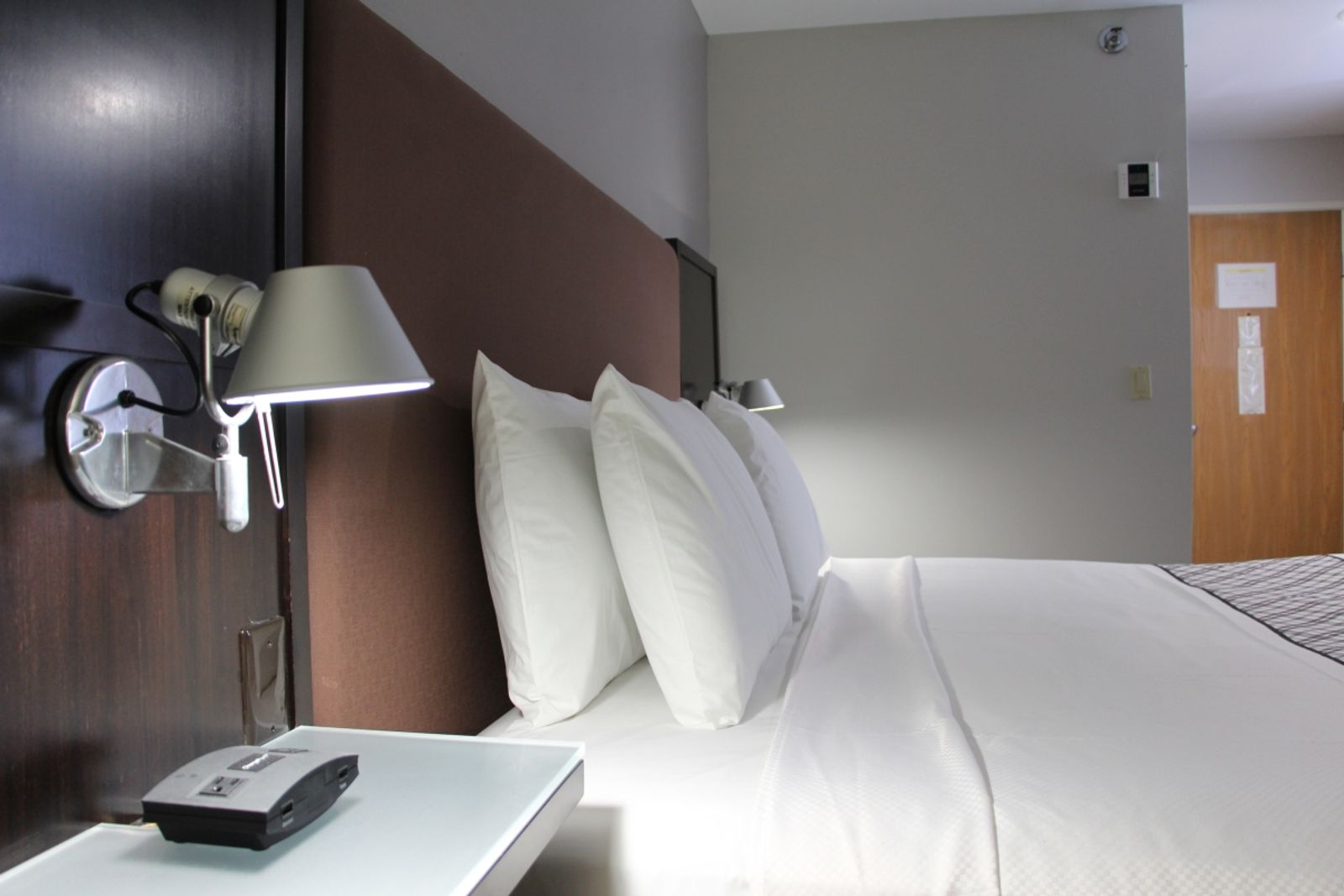Queen Double Room — Westbridge Inn & Suites